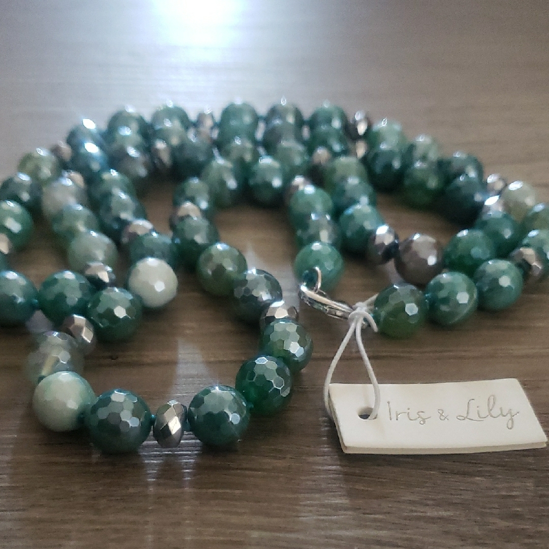Green Gemstone Iris & Lily Beaded Necklace Elegant Sparkly